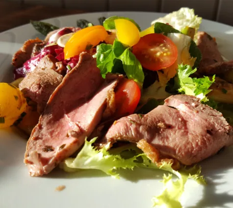 Salat mit Rinderfilet (Rind vom Land)