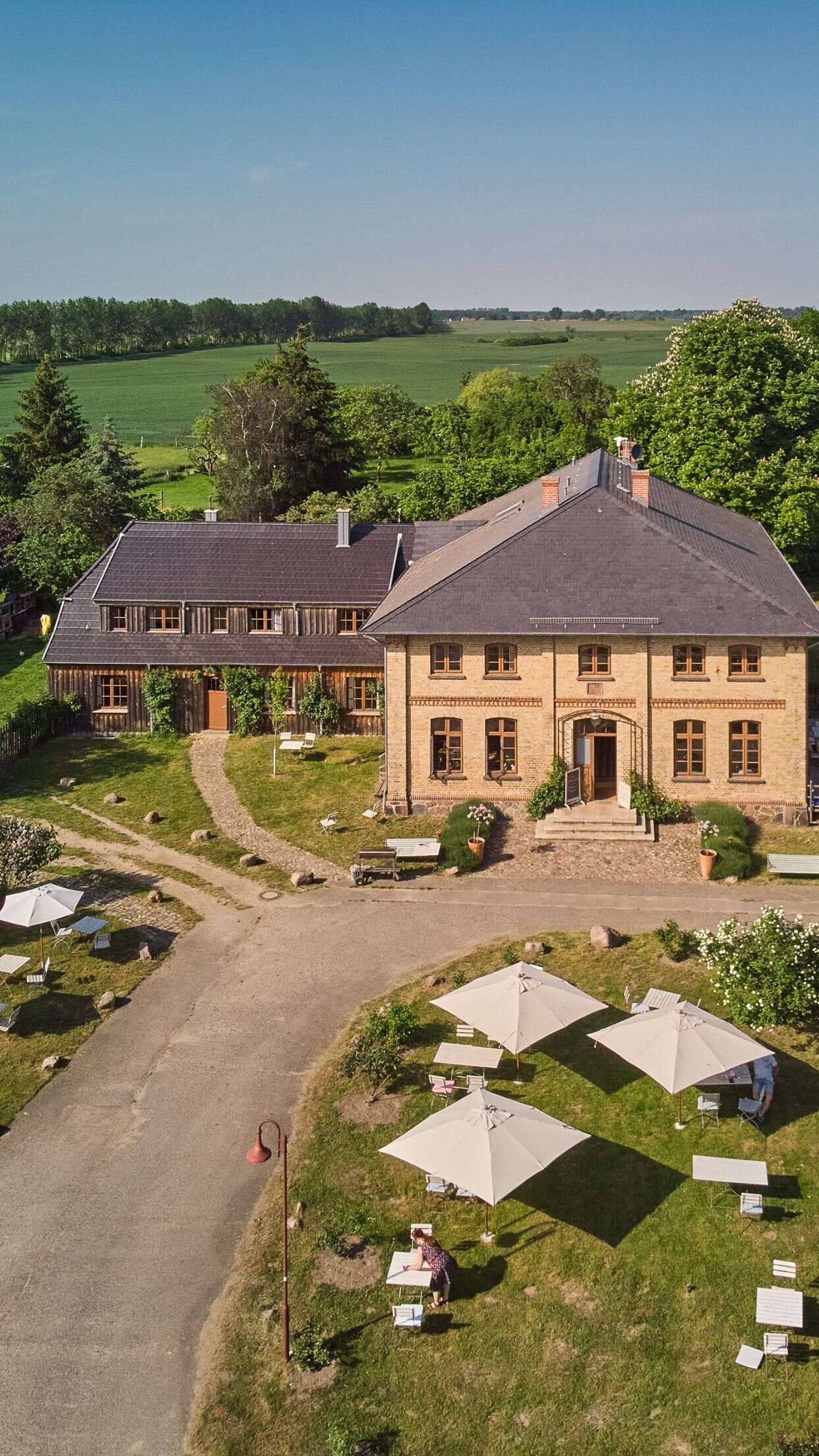 gutshaus-lexow-hotelzimmer-und-ferienwohnungen-in-der-seenplatte